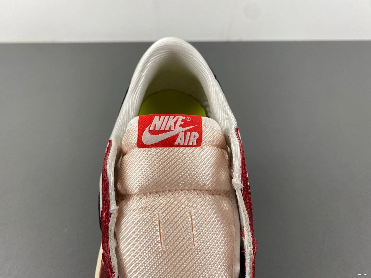 Room OG Air Low 1 Trophy Jordan FN0432-100 0114